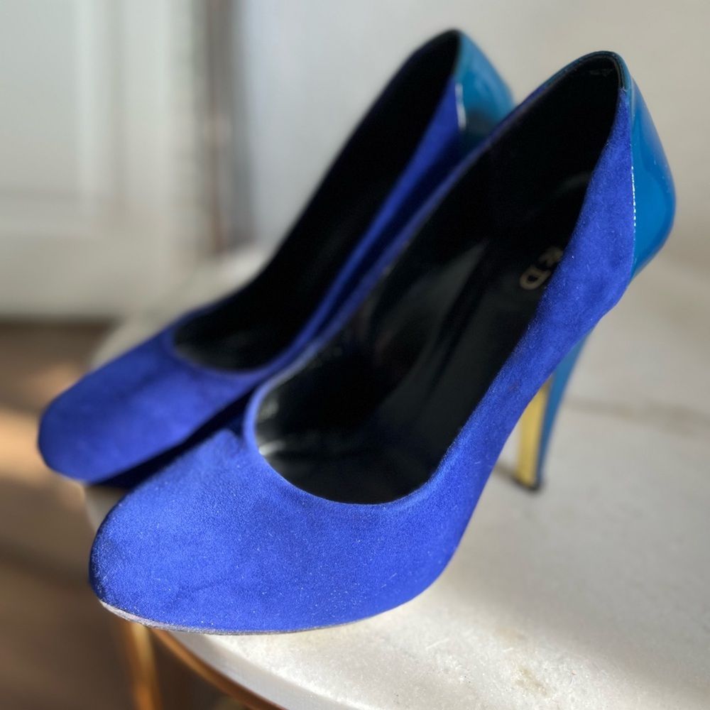 Be & D Blue and Black Heels